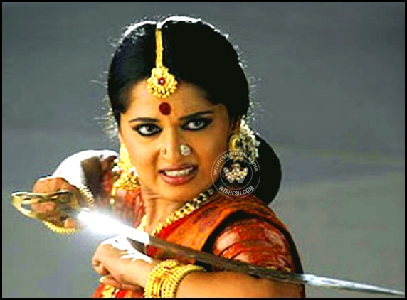 Rudramadevi Anushka injured in daredevil act