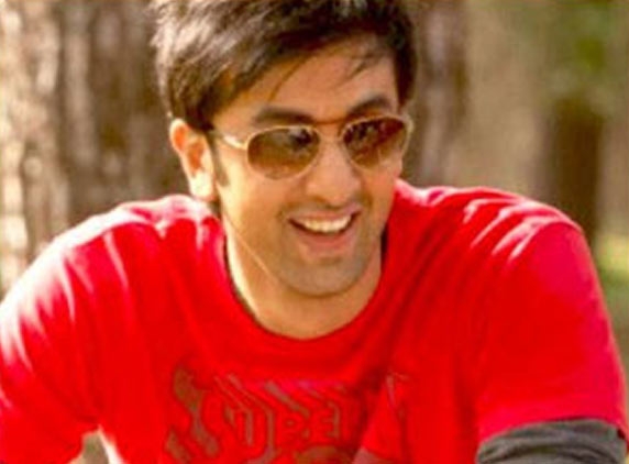 Ranbir Kapoor caught in lip lock with anonymous girl!