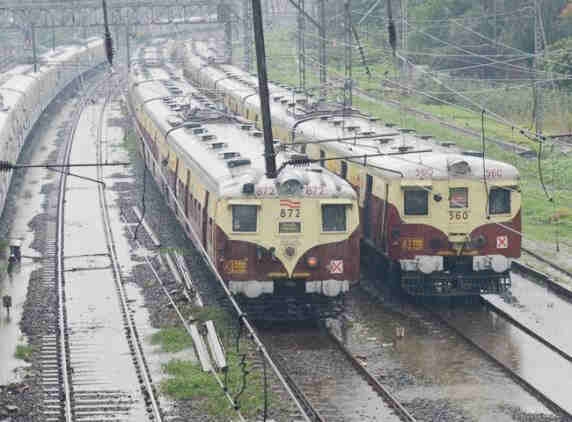 Central Railways trains delayed by 40-50 minutes