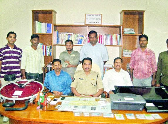 Online shopping with fake identities racket busted in Hyd