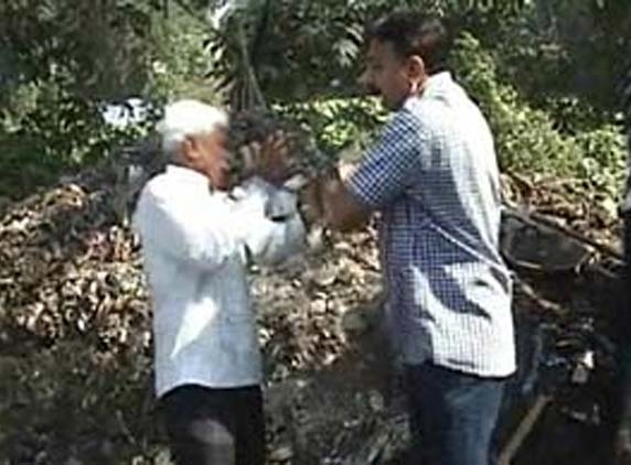 MNS corporator slaps a 65 years old private contractor