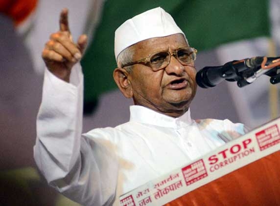 Cong using Manmohan as Shikandi: Anna's team