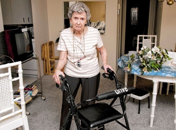Bloody-strip search of 84-yr old granny at New York airport
