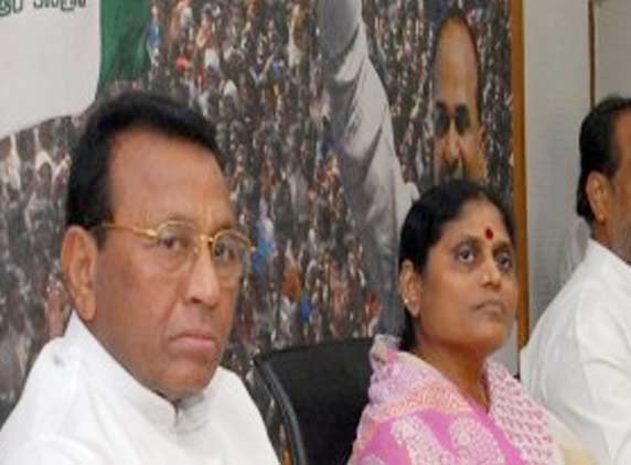 Sharmila takes forward YSR&#039;s Praja Prasthanam