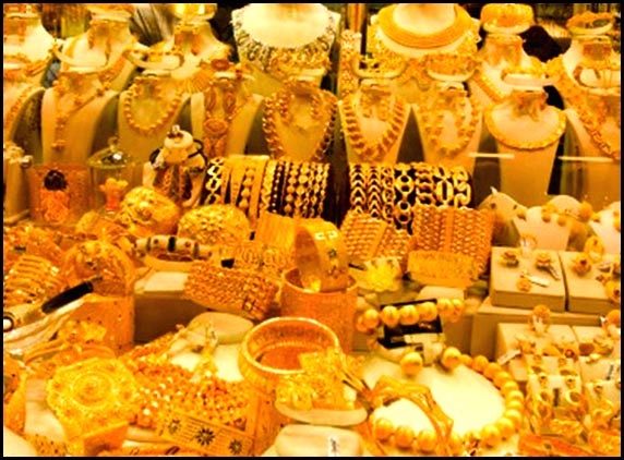 Gold price falls below Rs 30,000