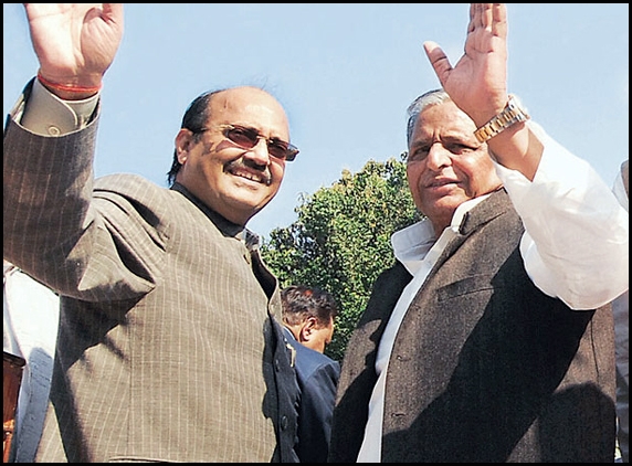 Mulayam, Amar Singh share dais