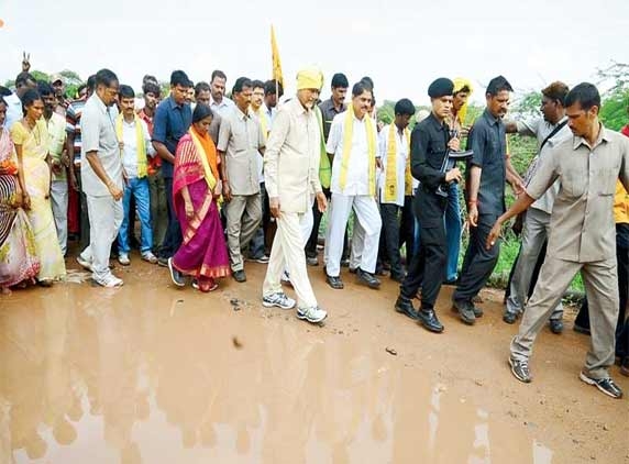 Naidu, saviour of masses, 'Vastunna Mee Kosam' Day 07,