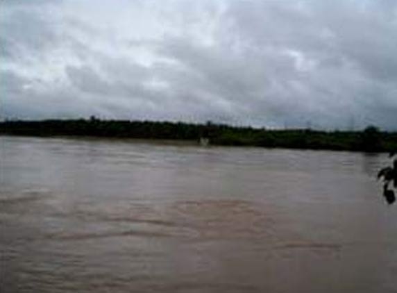 Parents throw daughter into Ganga