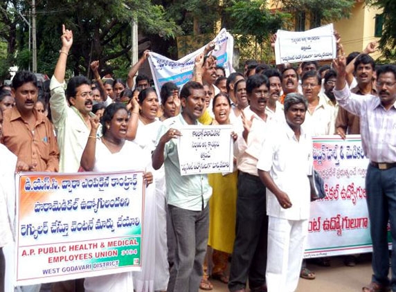 Health assistants stage protest, raise slogans against govt