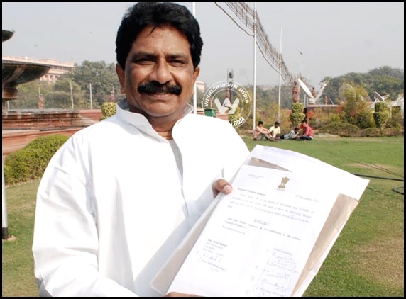 Sabbam backs TDP, slams Jagan