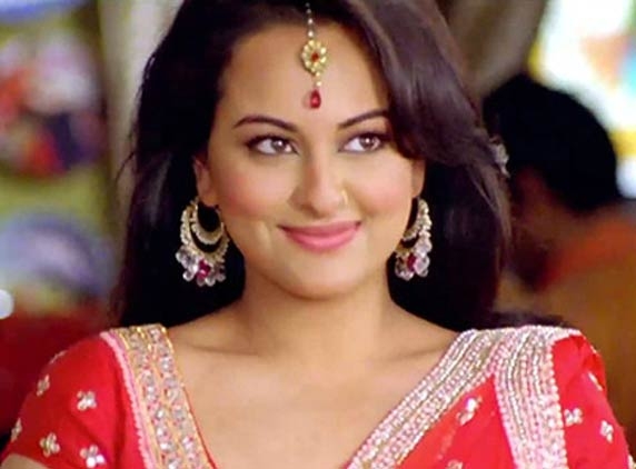 Sonakshi&#039;s dhamakedaar South debut...