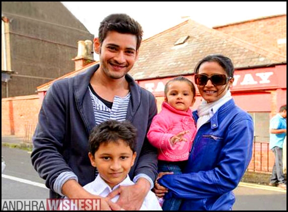 Apple of his eye, pigeon time for Mahesh&#039;s kids