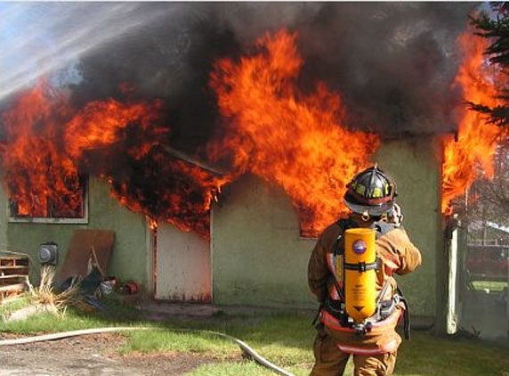 23 houses gutted in major fire at Akiveedu