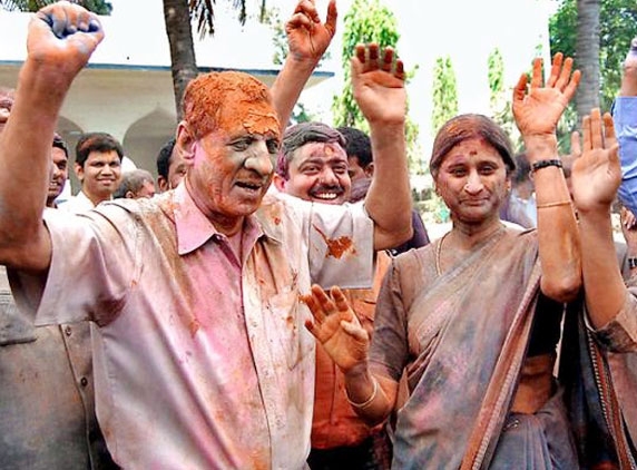 Andhra Governor plays Holi