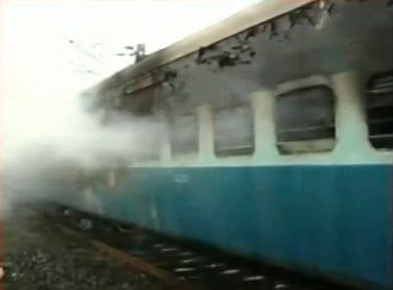 Fire in Tamil Nadu Express, S-11 in ashes