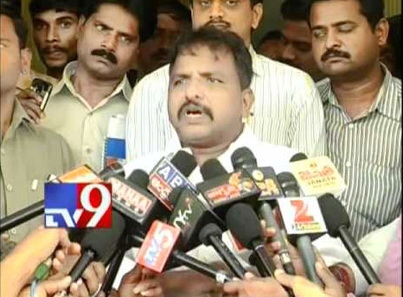 Cong complaints against MIM to HRC