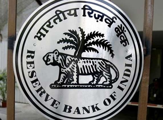 RBI employees take out huge rally on May Day