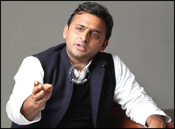 UP CM Akhilesh sacks 36 ministers