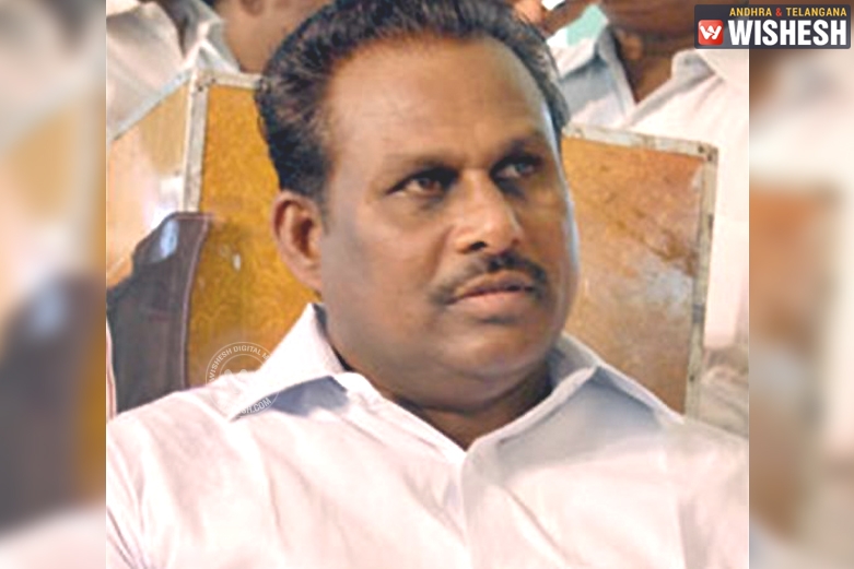 Top AIADMK MLA Leaves Sasikala, Opts for Panneerselvam