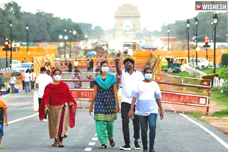 India reports 43,509 new Covid cases