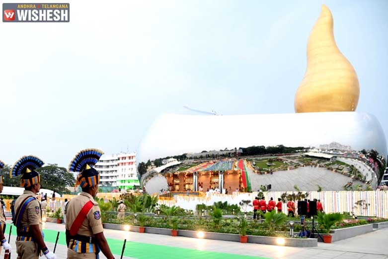 KCR unveils Amara Jyothi Marty's Memorial