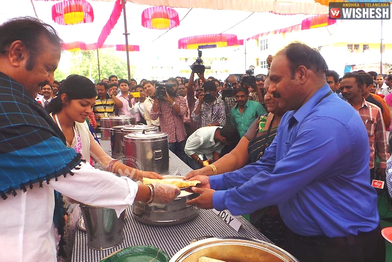 Mohan Babu sells Idlies, dosas in public