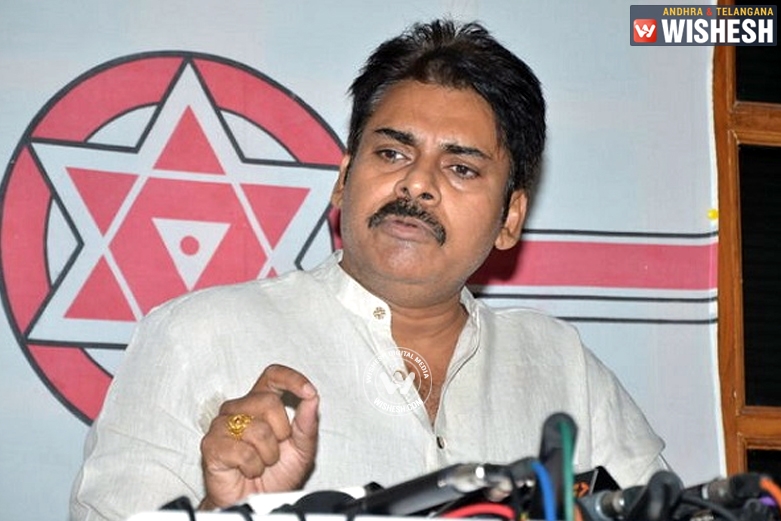 Pawan takes up weaver’s issues at Mangalagiri