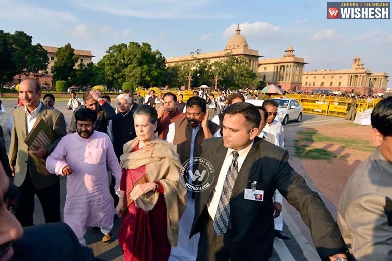 Return of Sonia Gandhi should worry BJP
