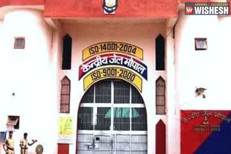 8 SIMI Terrorists Kill a Security Guard, Escape from Bhopal Central Jail