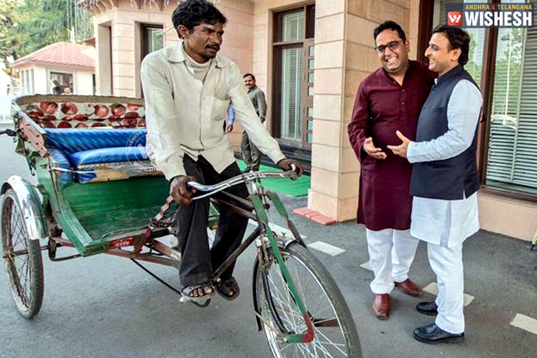 Paytm CEO Travels in Rickshaw to UP CM’s Residence