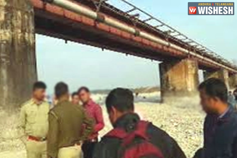21-year-old Woman Hit by a Train While Taking Selfie, Dies