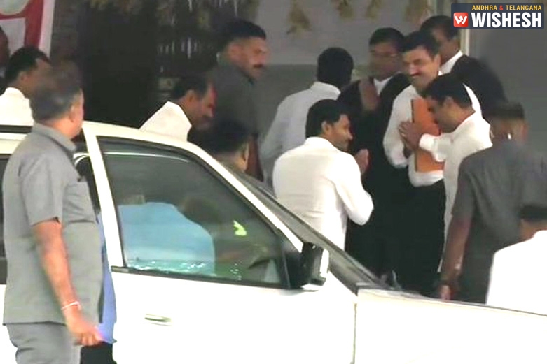 YS Jagan Appears Before CBI Court