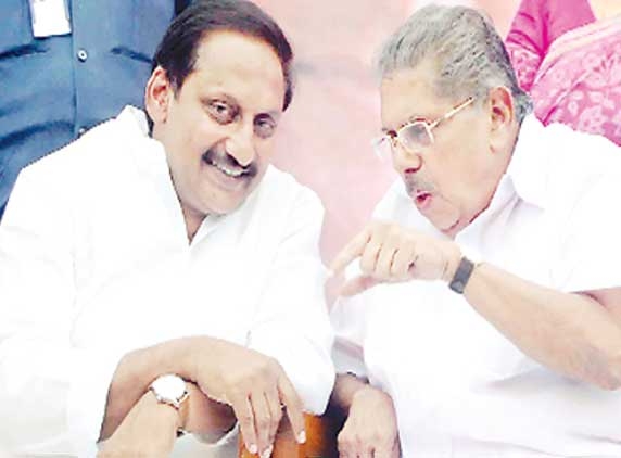 CM holds talks with Vayalar