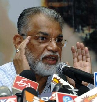 ISRO chairman seeks blessings of Lord Balaji