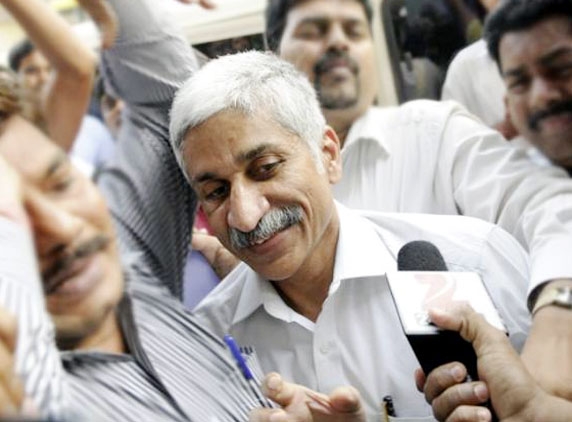 Vijayasai appears before CBI court