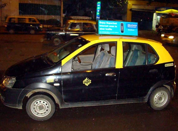 Operation cinema: Boy slits driver&#039;s throat