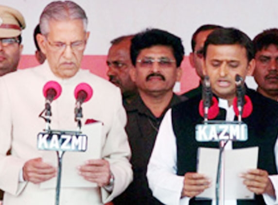 Akhilesh Yadav takes oath as U.P. CM