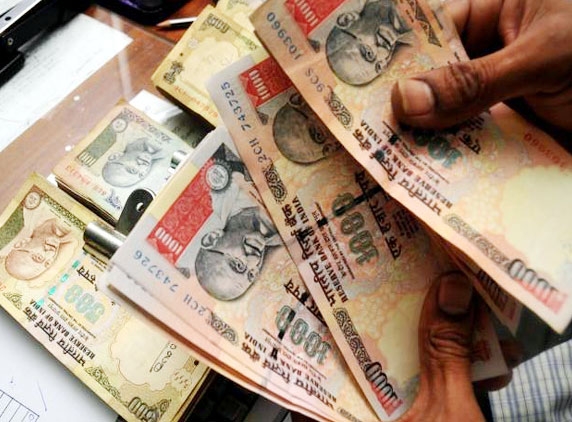 Rupee declines 16 paise against dollar!