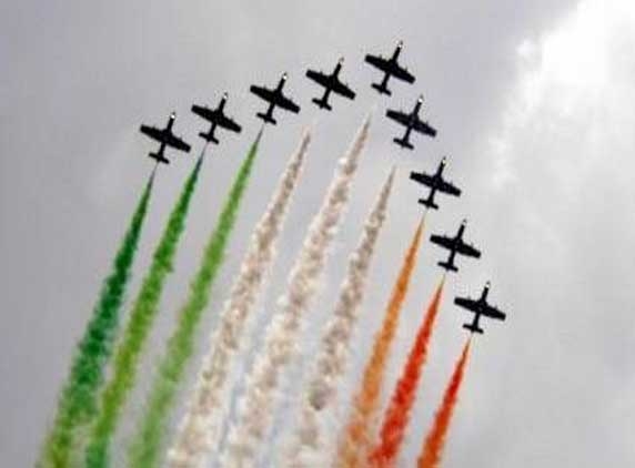 Air show enthralls audience