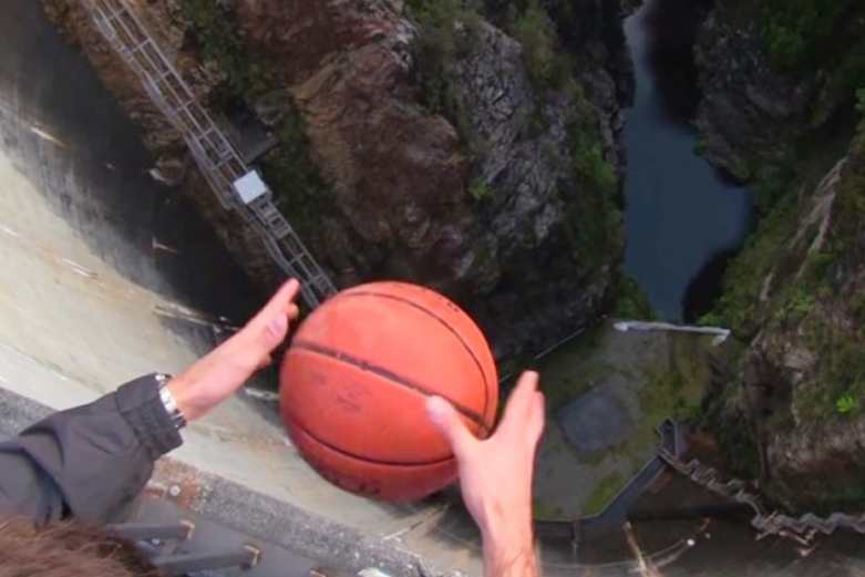 Magnus effect: Basketball flies like a bird