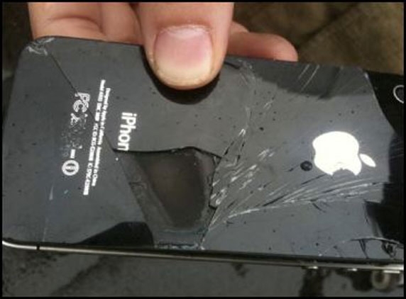 Apple iphone phone glows red, emits smoke on flight