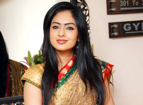 'Puli's heroine bags another offer...