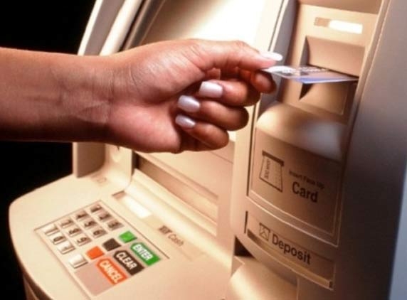 2 Students swindle 4lakhs stealing 500 ATM cards