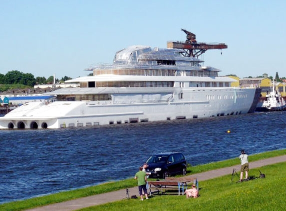 World&#039;s largest private yacht from Germany