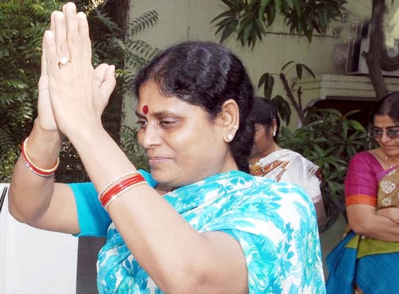 Vijayamma to run Odarpu Yatra if Jagan arrested 