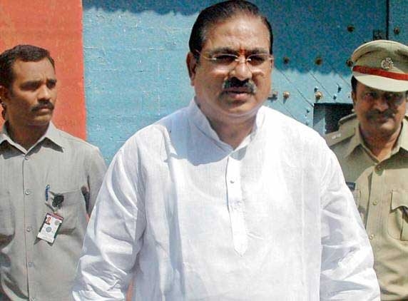 Law minister Pratap Reddy meets Gali in jail during his official visit