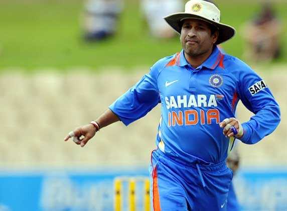 Sachin shouldn' t wait long to decide: Lawson