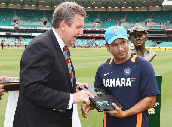 Sachin conferred SCG honorary life membership