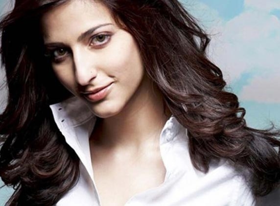 Sruthi Hassan&#039;s first priority is B - Town???