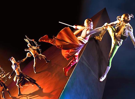 Paris-born acrobatic performer dies during show in Las Vegas!